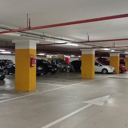 Casa Etruschi - Appartamento Con Posto Auto ลีวอร์โน ภายนอก รูปภาพ