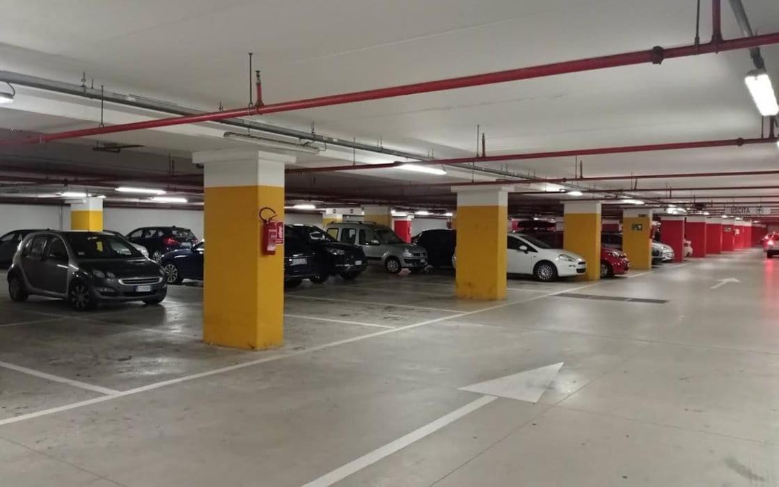Casa Etruschi - Appartamento Con Posto Auto ลีวอร์โน ภายนอก รูปภาพ