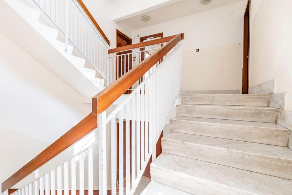 Casa Etruschi - Appartamento Con Posto Auto ลีวอร์โน ภายนอก รูปภาพ