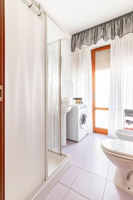 Casa Etruschi - Appartamento Con Posto Auto ลีวอร์โน ภายนอก รูปภาพ