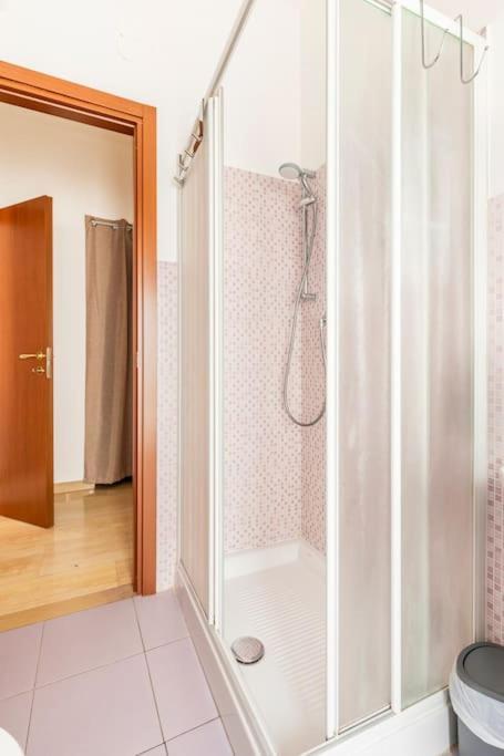 Casa Etruschi - Appartamento Con Posto Auto ลีวอร์โน ภายนอก รูปภาพ