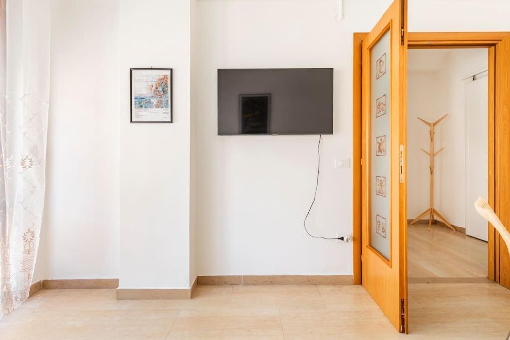 Casa Etruschi - Appartamento Con Posto Auto ลีวอร์โน ภายนอก รูปภาพ