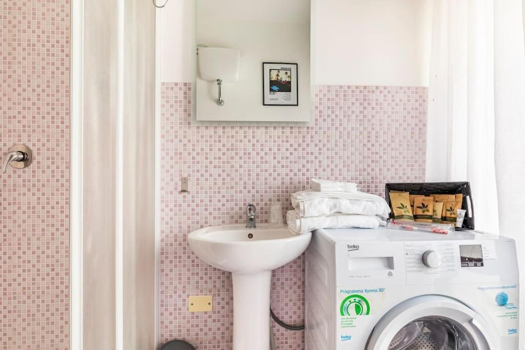 Casa Etruschi - Appartamento Con Posto Auto ลีวอร์โน ภายนอก รูปภาพ